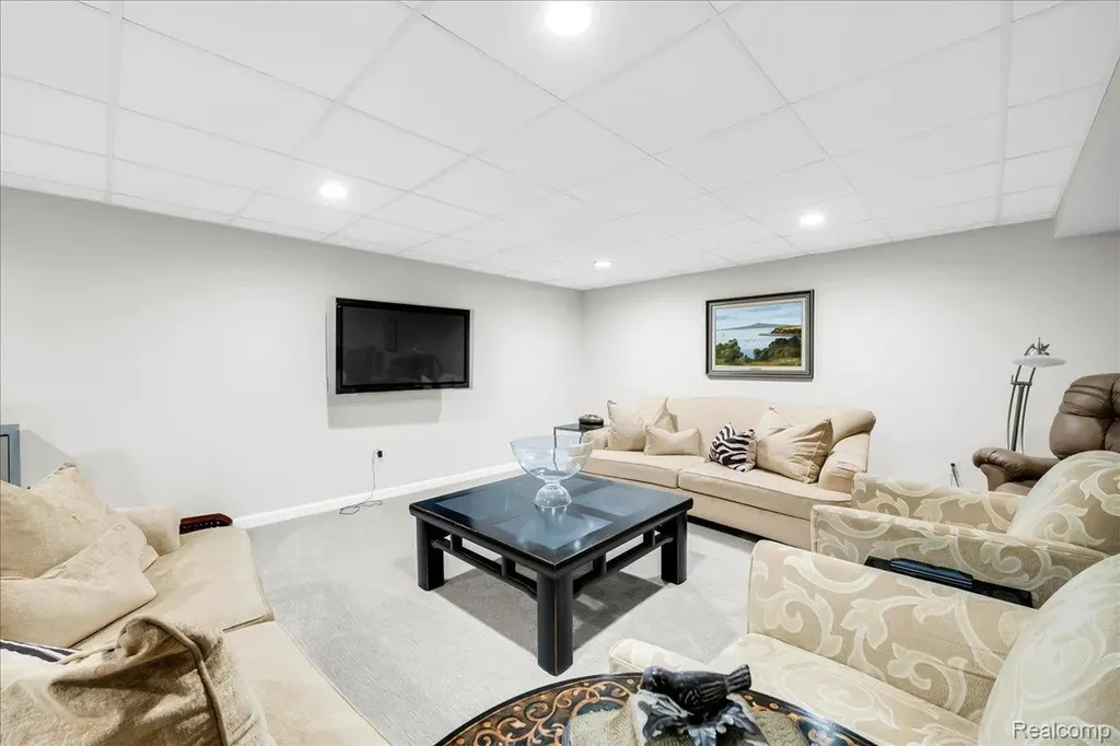 3816 W Maple Road Bloomfield Charter Township MI 48301