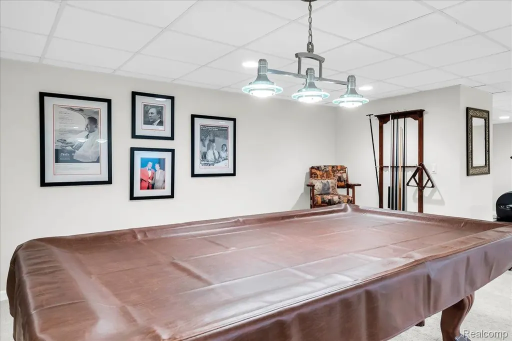 3816 W Maple Road Bloomfield Charter Township MI 48301