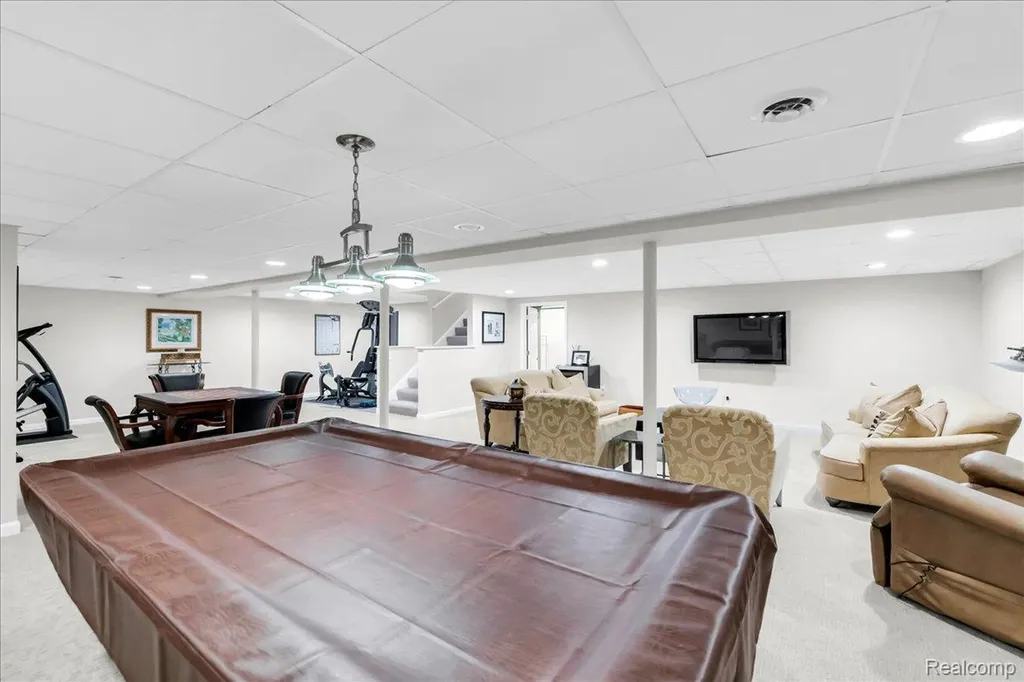 3816 W Maple Road Bloomfield Charter Township MI 48301