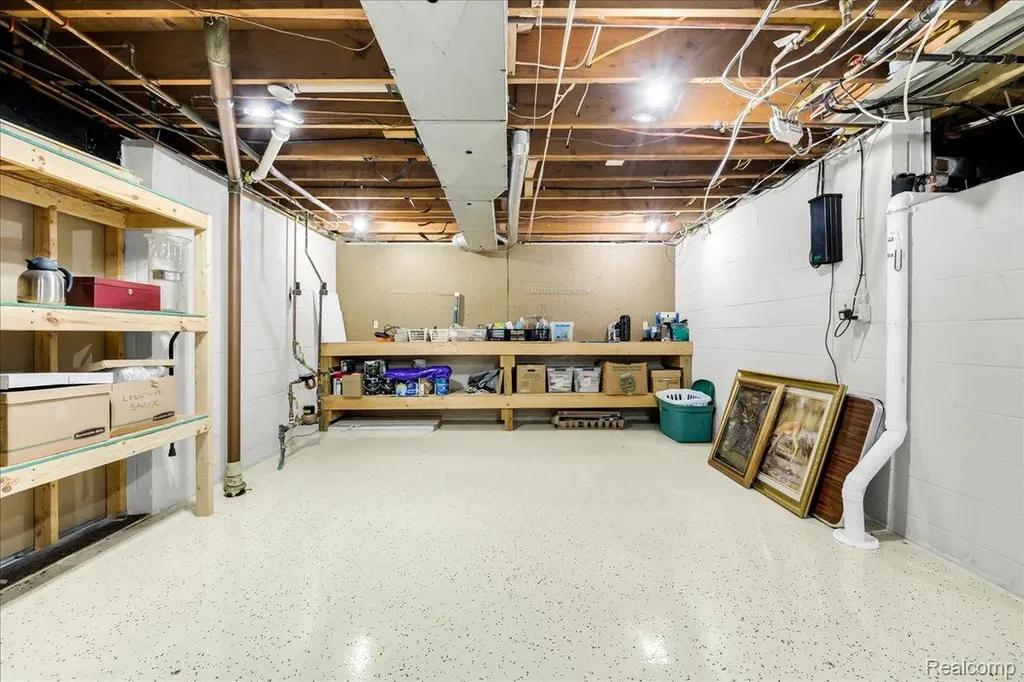 3816 W Maple Road Bloomfield Charter Township MI 48301