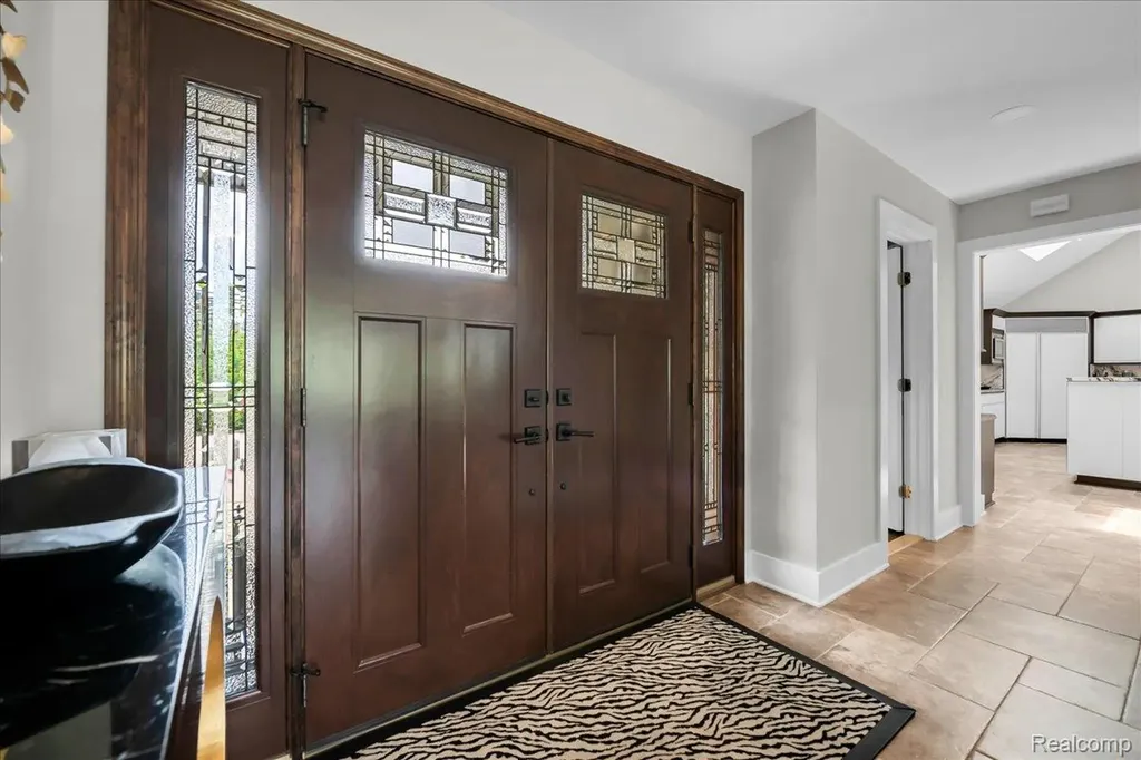 3816 W Maple Road Bloomfield Charter Township MI 48301