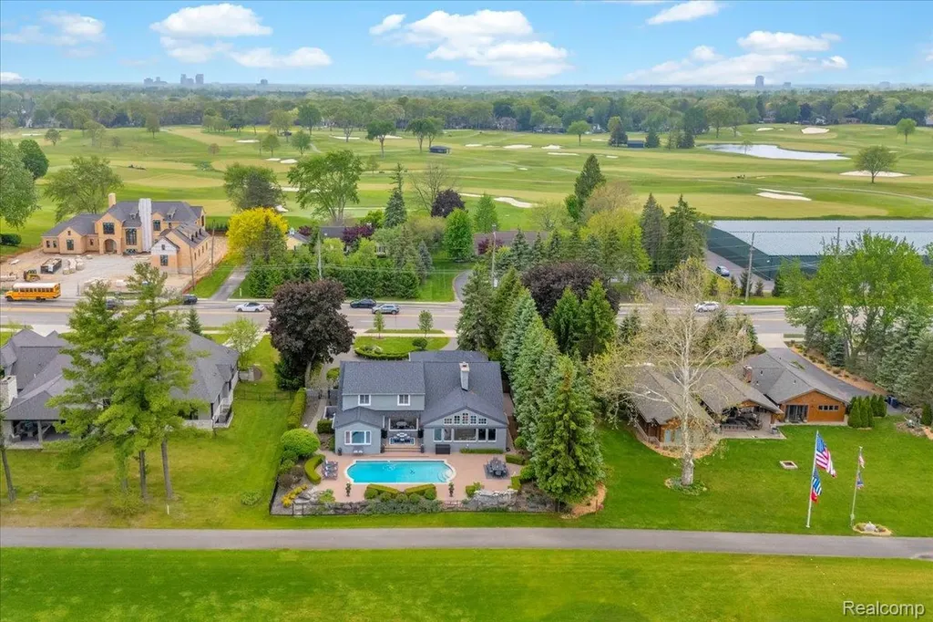 3816 W Maple Road Bloomfield Charter Township MI 48301
