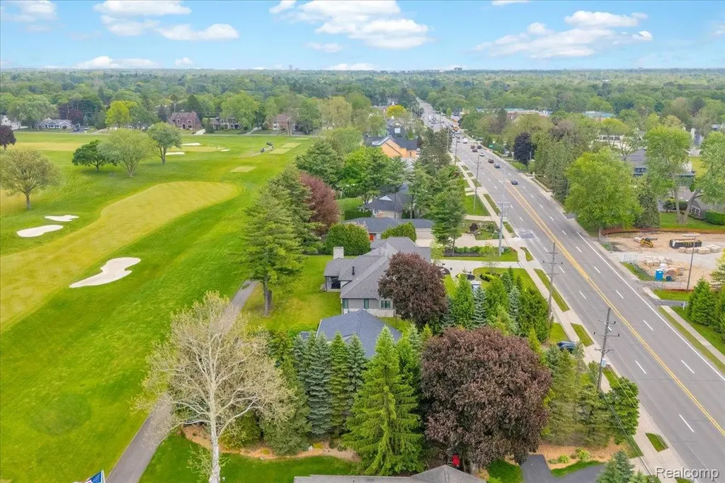 3816 W Maple Road Bloomfield Charter Township MI 48301