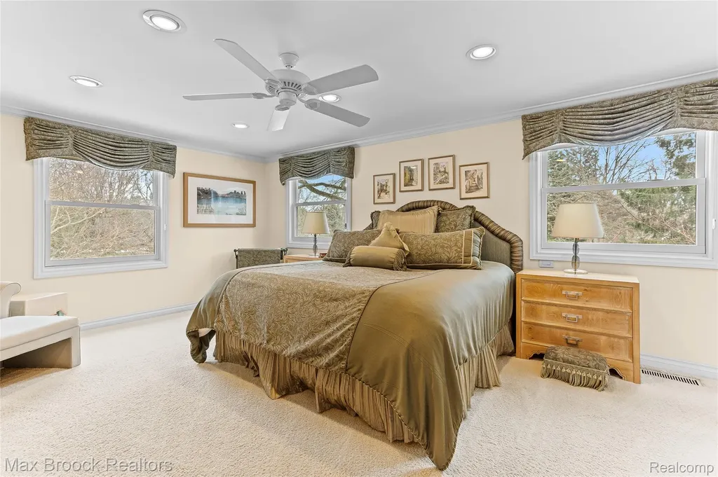 25933 Hersheyvale Drive Franklin Village MI 48025
