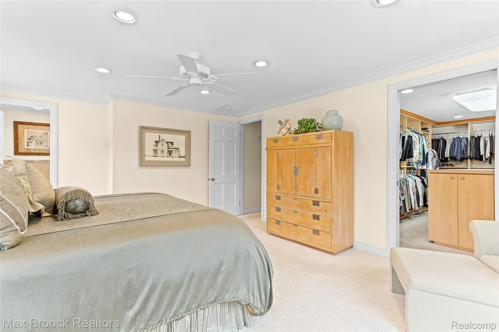 25933 Hersheyvale Drive Franklin Village MI 48025