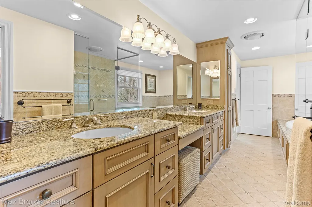 25933 Hersheyvale Drive Franklin Village MI 48025
