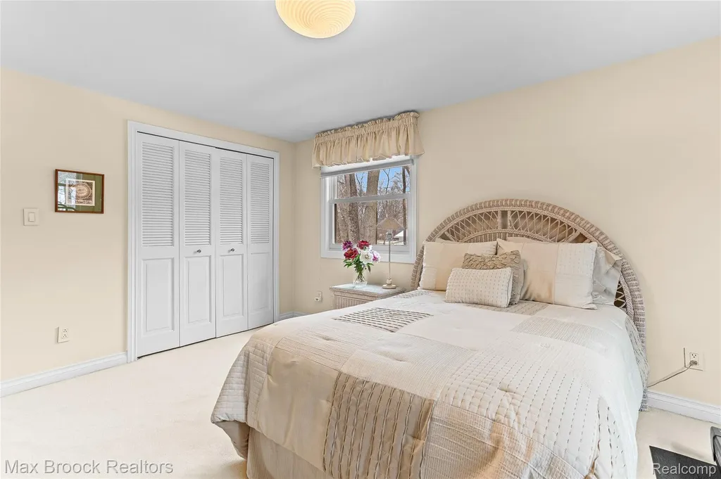 25933 Hersheyvale Drive Franklin Village MI 48025