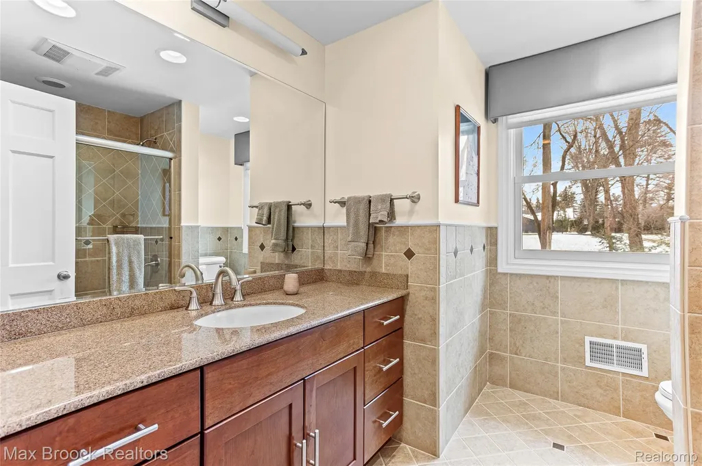 25933 Hersheyvale Drive Franklin Village MI 48025