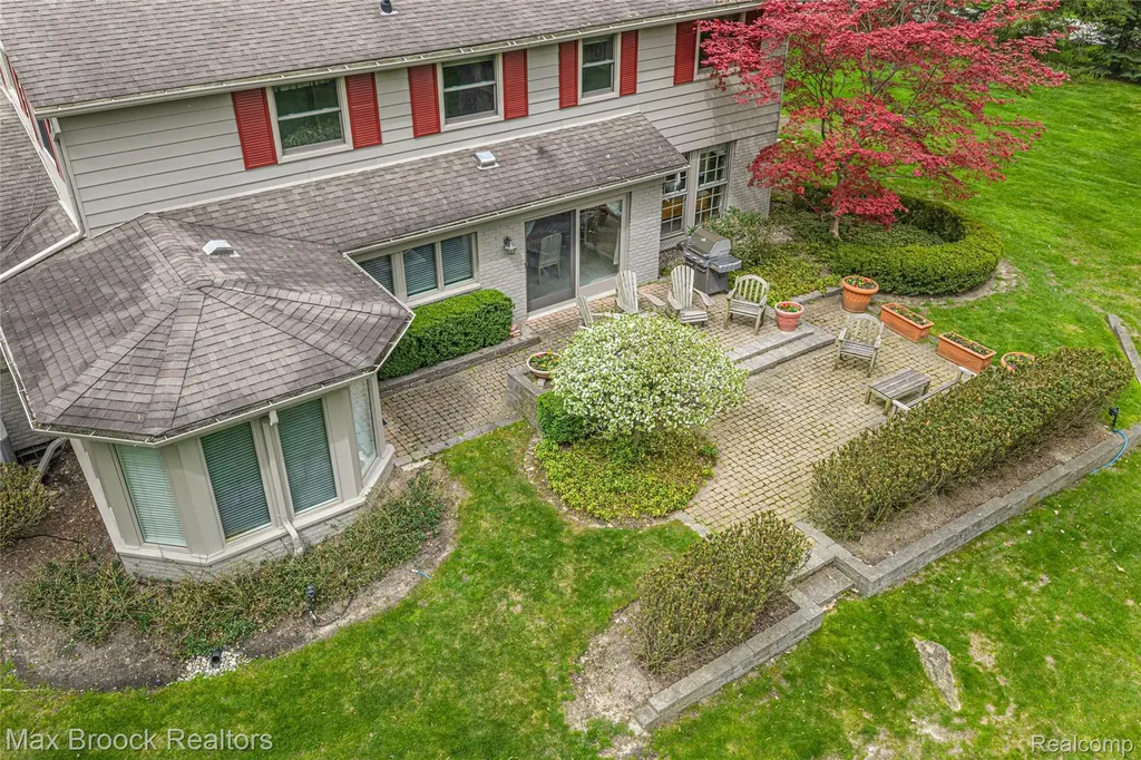 25933 Hersheyvale Drive Franklin Village MI 48025