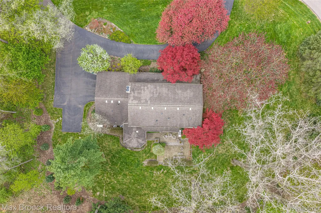 25933 Hersheyvale Drive Franklin Village MI 48025
