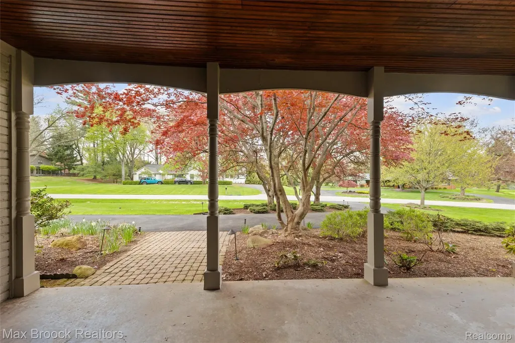 25933 Hersheyvale Drive Franklin Village MI 48025