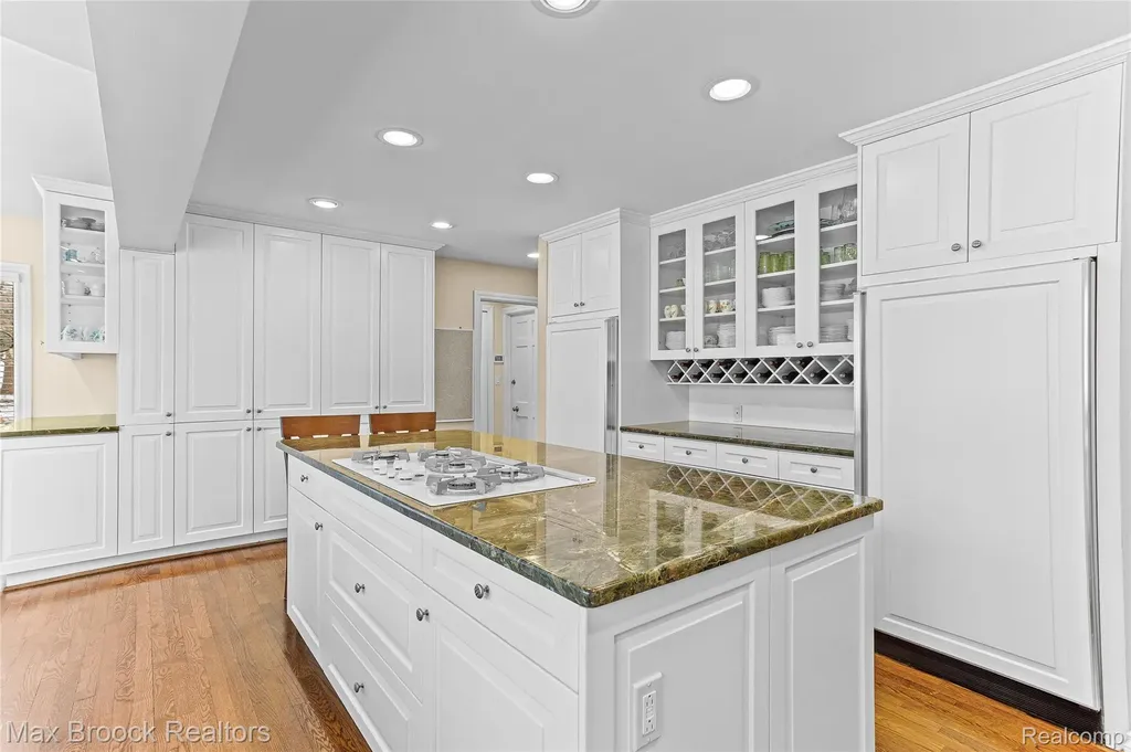 25933 Hersheyvale Drive Franklin Village MI 48025