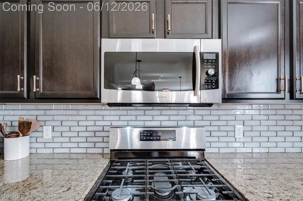 28323 Oakmonte Circle Lyon Charter Township MI 48165