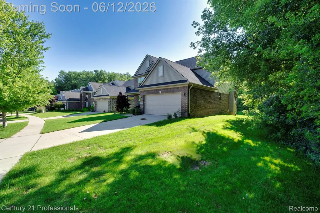 28323 Oakmonte Circle Lyon Charter Township MI 48165