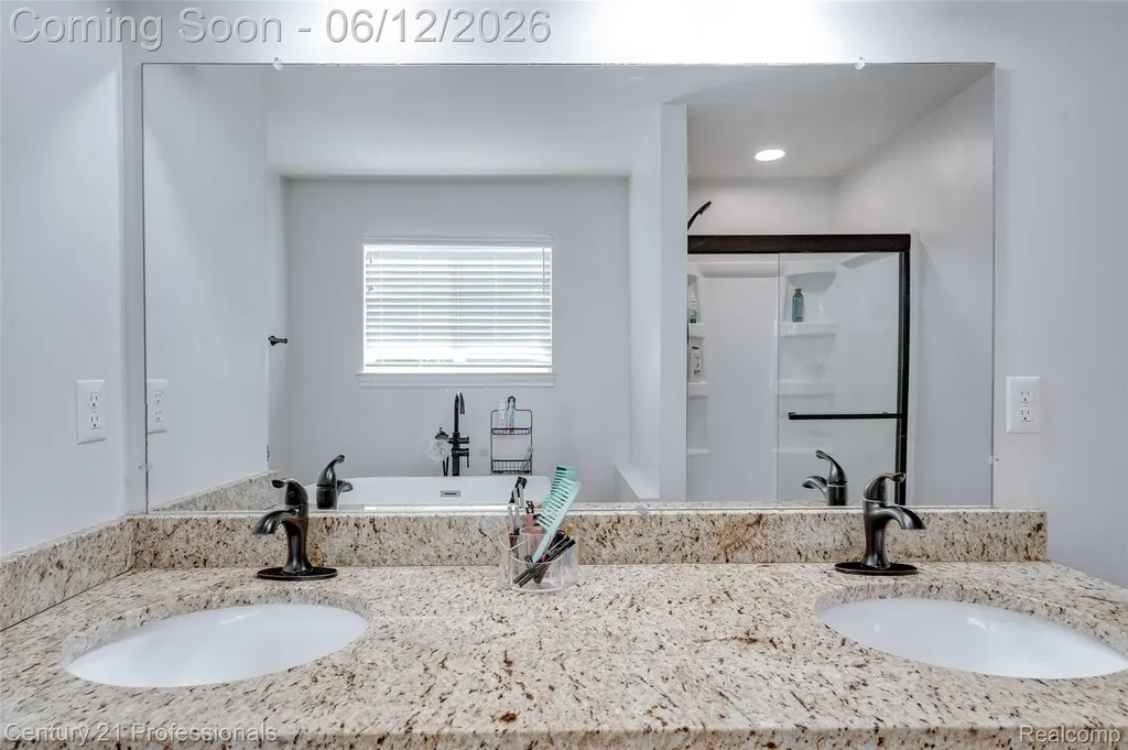 28323 Oakmonte Circle Lyon Charter Township MI 48165