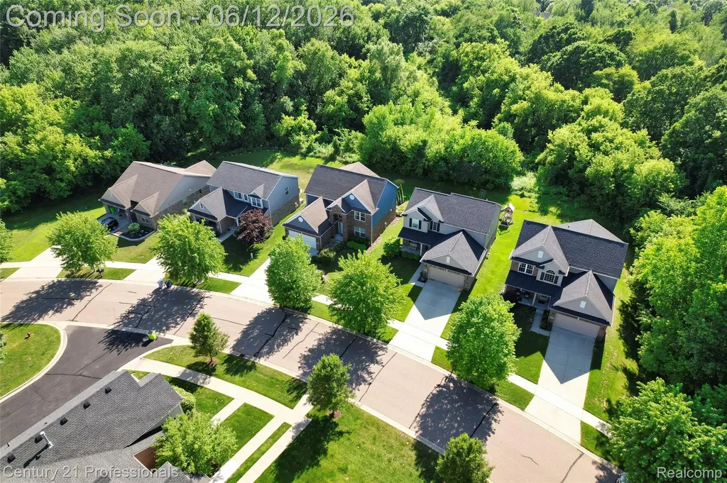 28323 Oakmonte Circle Lyon Charter Township MI 48165