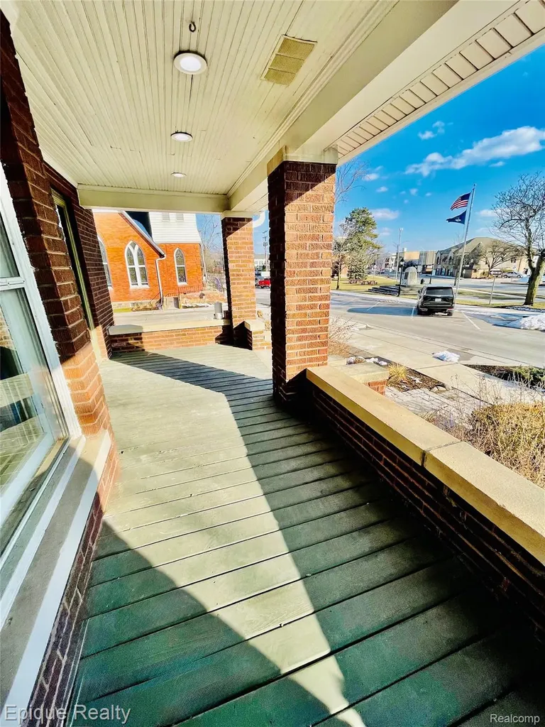 33432 Oakland Street Farmington City MI 48335