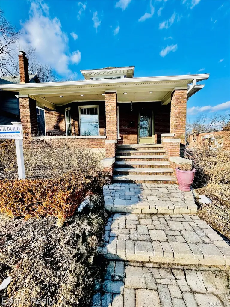 33432 Oakland Street Farmington City MI 48335
