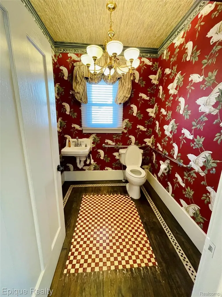 33432 Oakland Street Farmington City MI 48335
