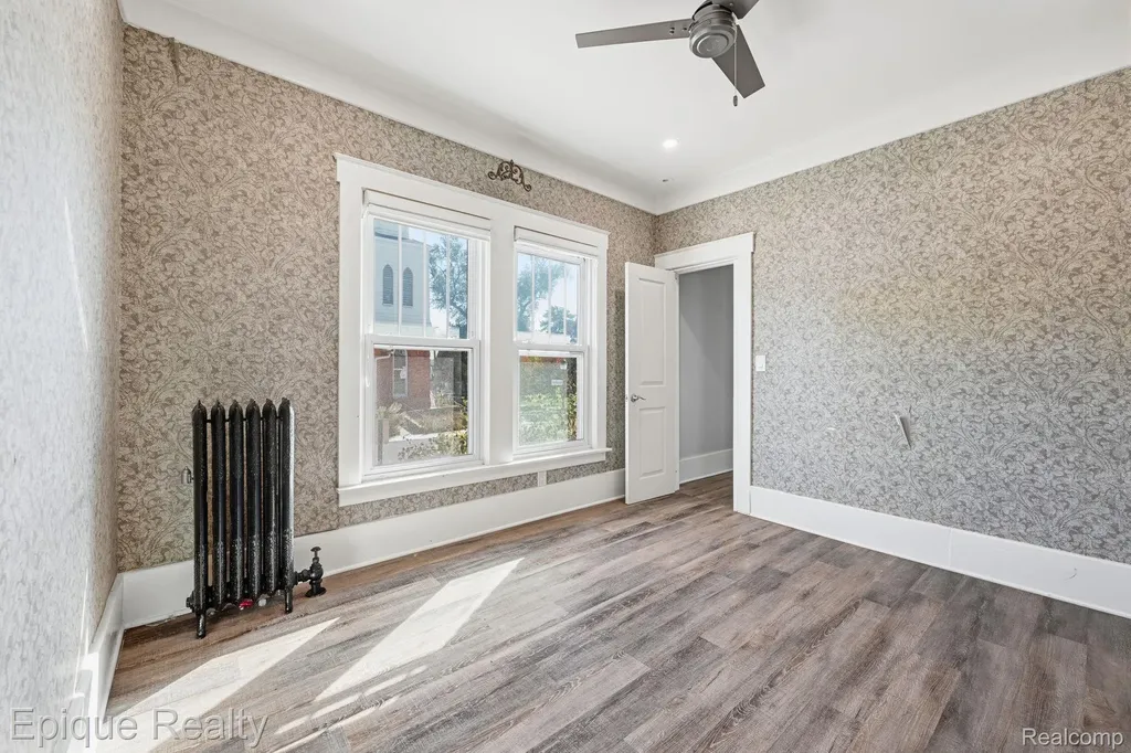 33432 Oakland Street Farmington City MI 48335