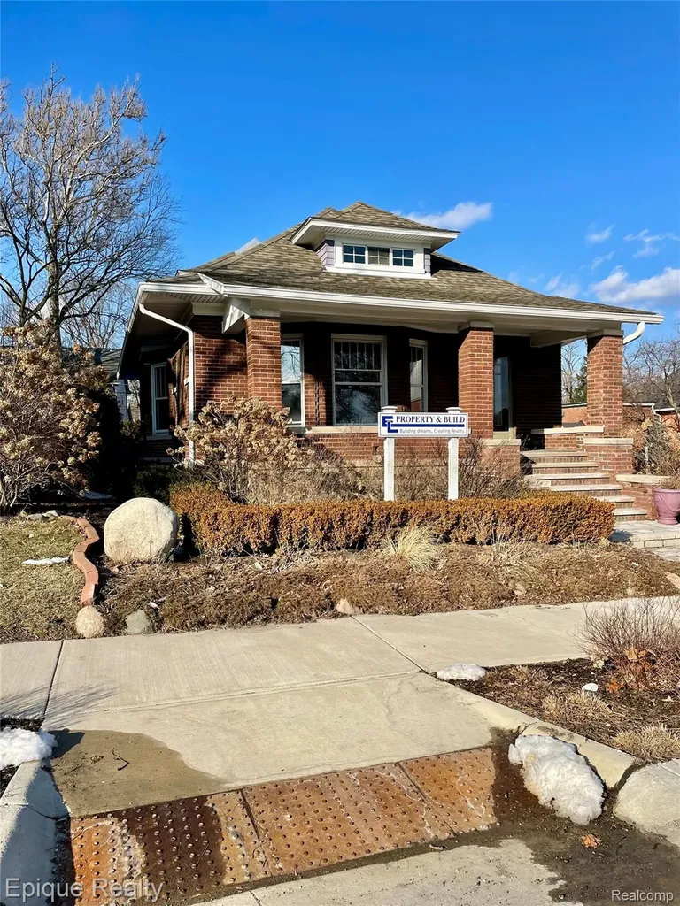 33432 Oakland Street Farmington City MI 48335