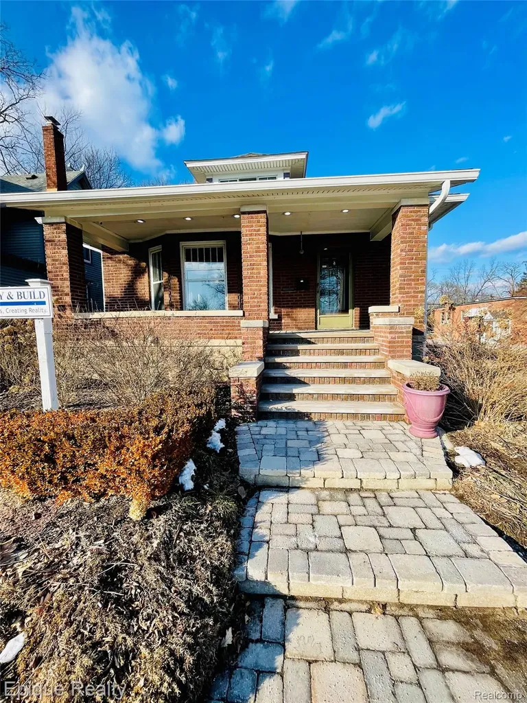 33432 Oakland Street Farmington City MI 48335