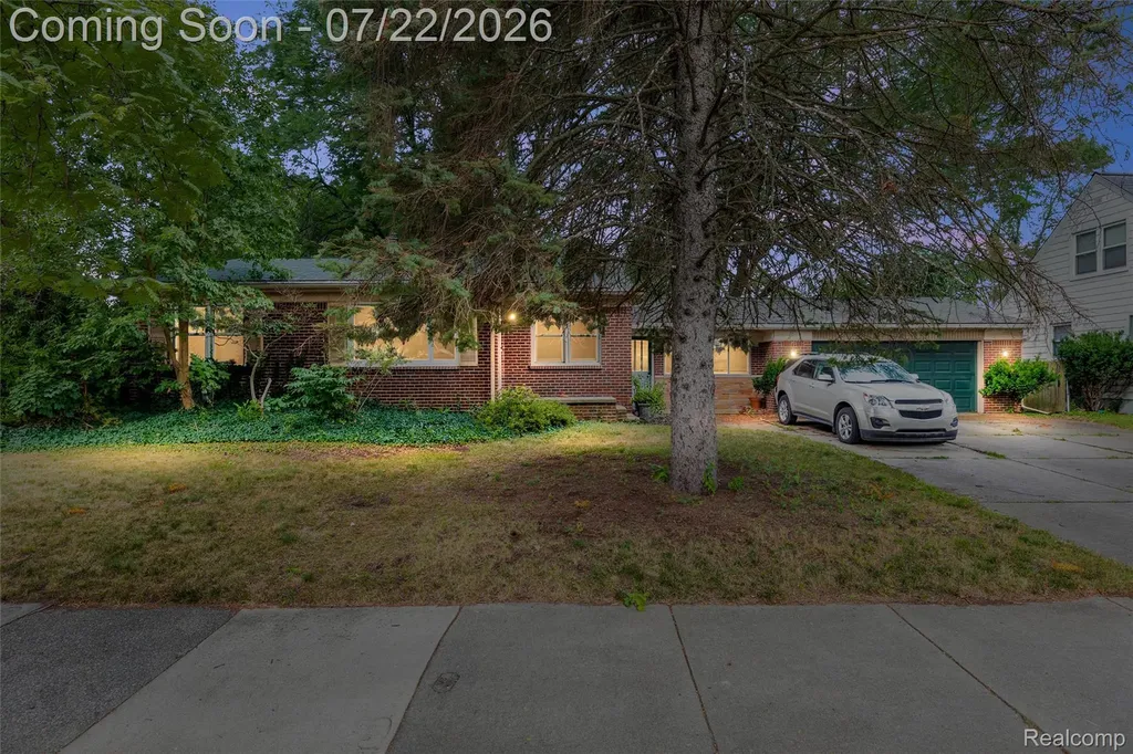 1918 E Lincoln Avenue Royal Oak City MI 48067