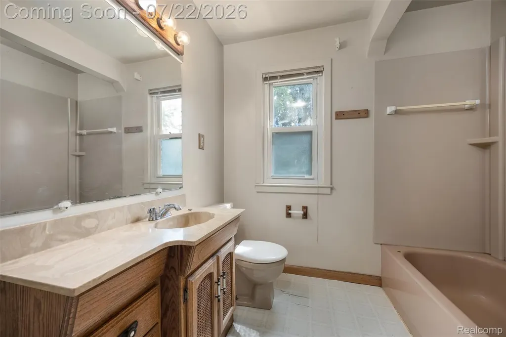 1918 E Lincoln Avenue Royal Oak City MI 48067