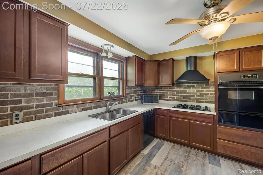1918 E Lincoln Avenue Royal Oak City MI 48067