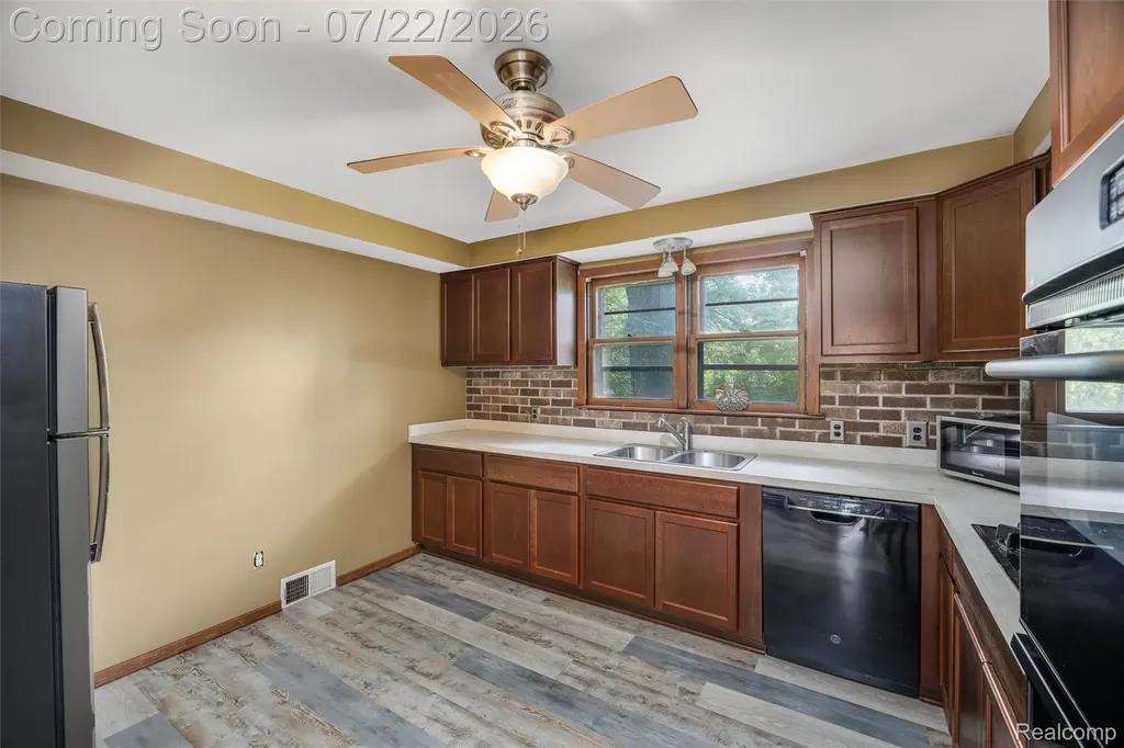 1918 E Lincoln Avenue Royal Oak City MI 48067