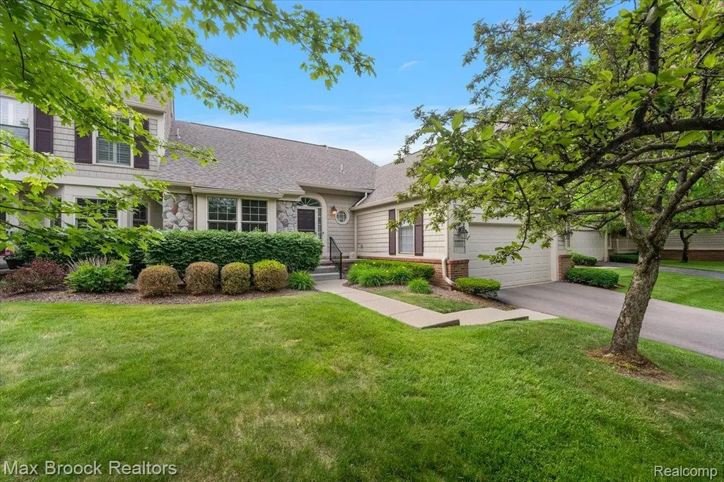 2478 Wildbrook Run Bloomfield Charter Township MI 48304