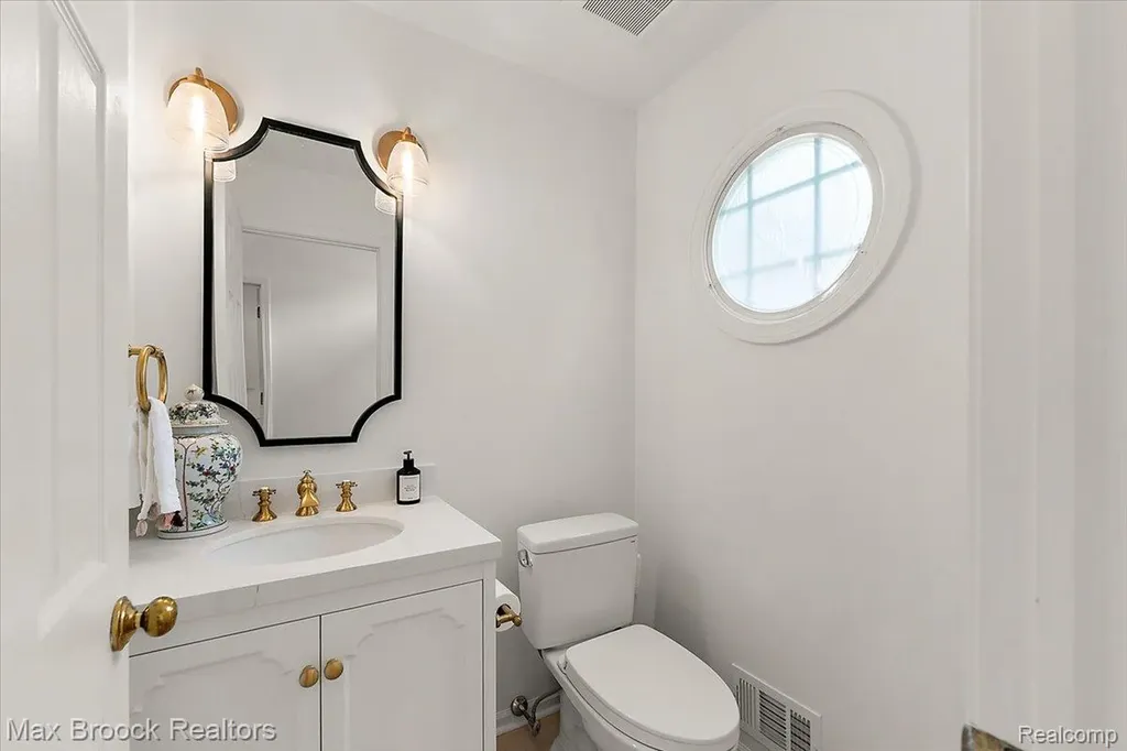 2478 Wildbrook Run Bloomfield Charter Township MI 48304