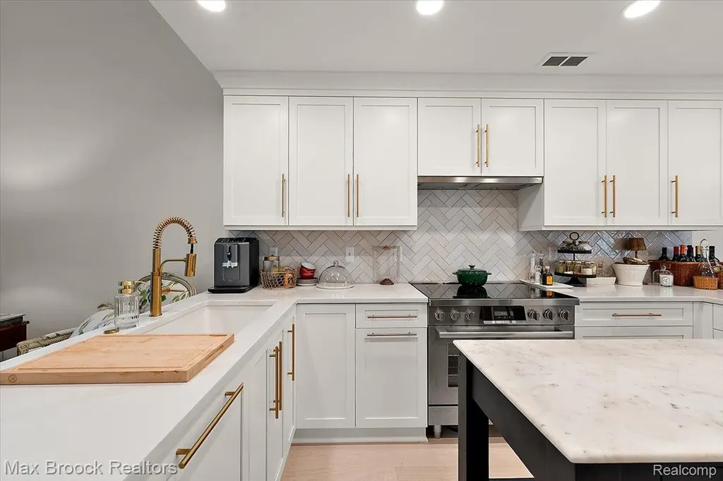 2478 Wildbrook Run Bloomfield Charter Township MI 48304