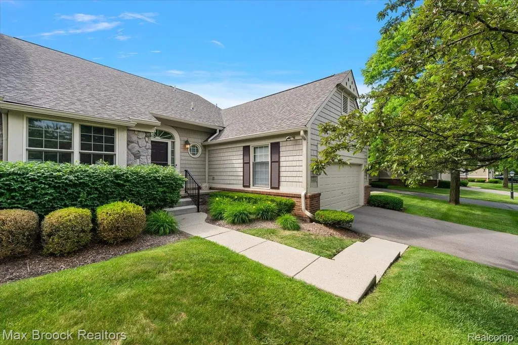 2478 Wildbrook Run Bloomfield Charter Township MI 48304