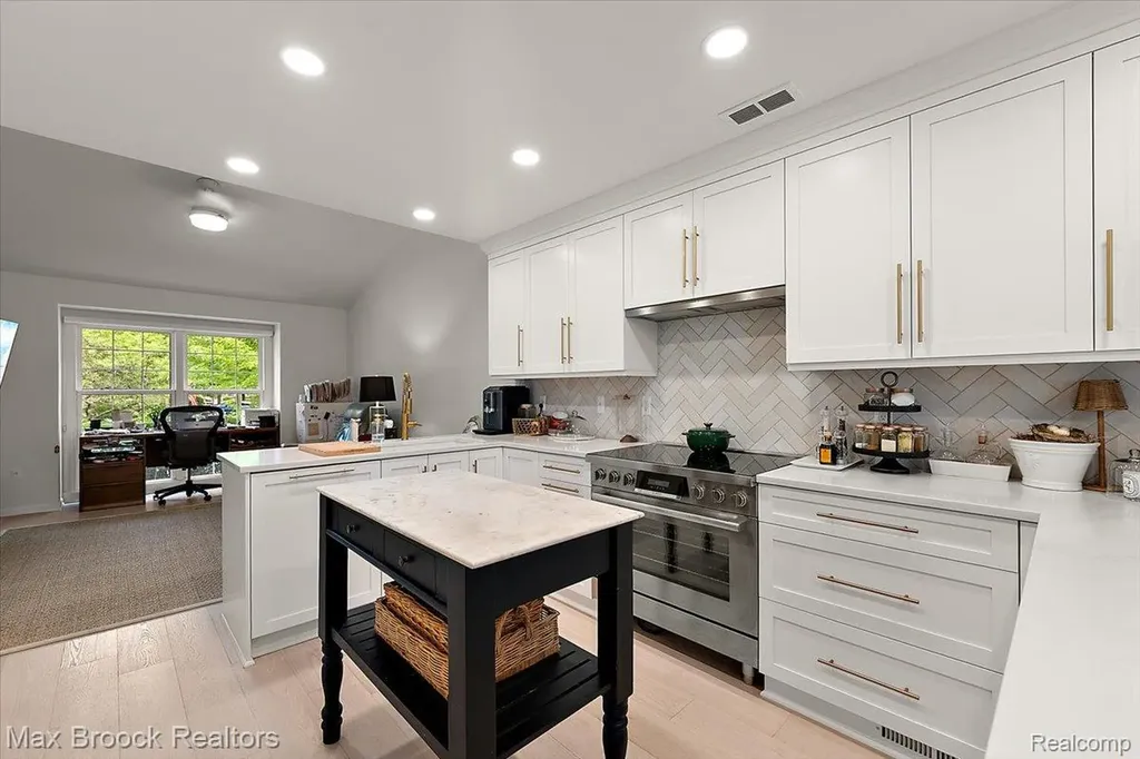 2478 Wildbrook Run Bloomfield Charter Township MI 48304