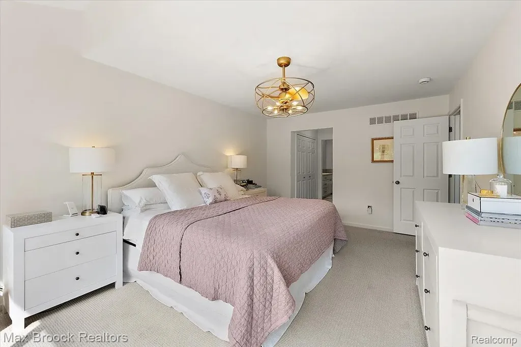 2478 Wildbrook Run Bloomfield Charter Township MI 48304