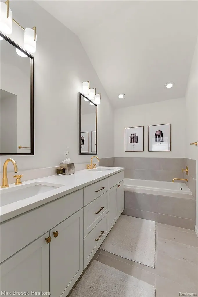 2478 Wildbrook Run Bloomfield Charter Township MI 48304