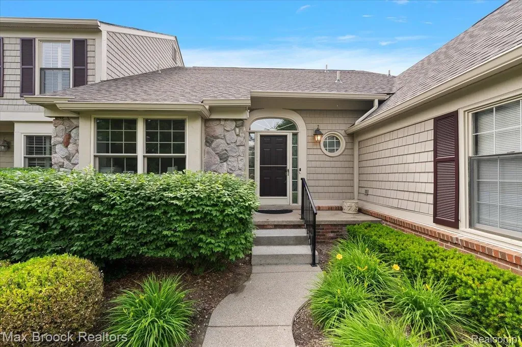2478 Wildbrook Run Bloomfield Charter Township MI 48304