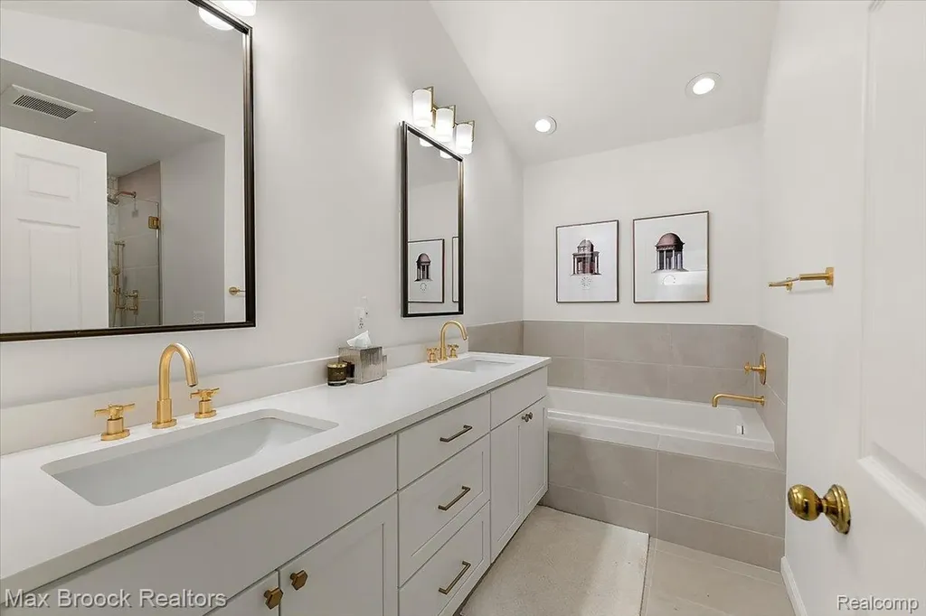 2478 Wildbrook Run Bloomfield Charter Township MI 48304