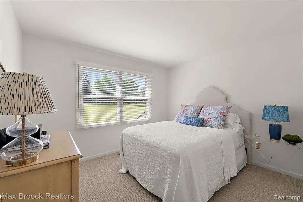 2478 Wildbrook Run Bloomfield Charter Township MI 48304