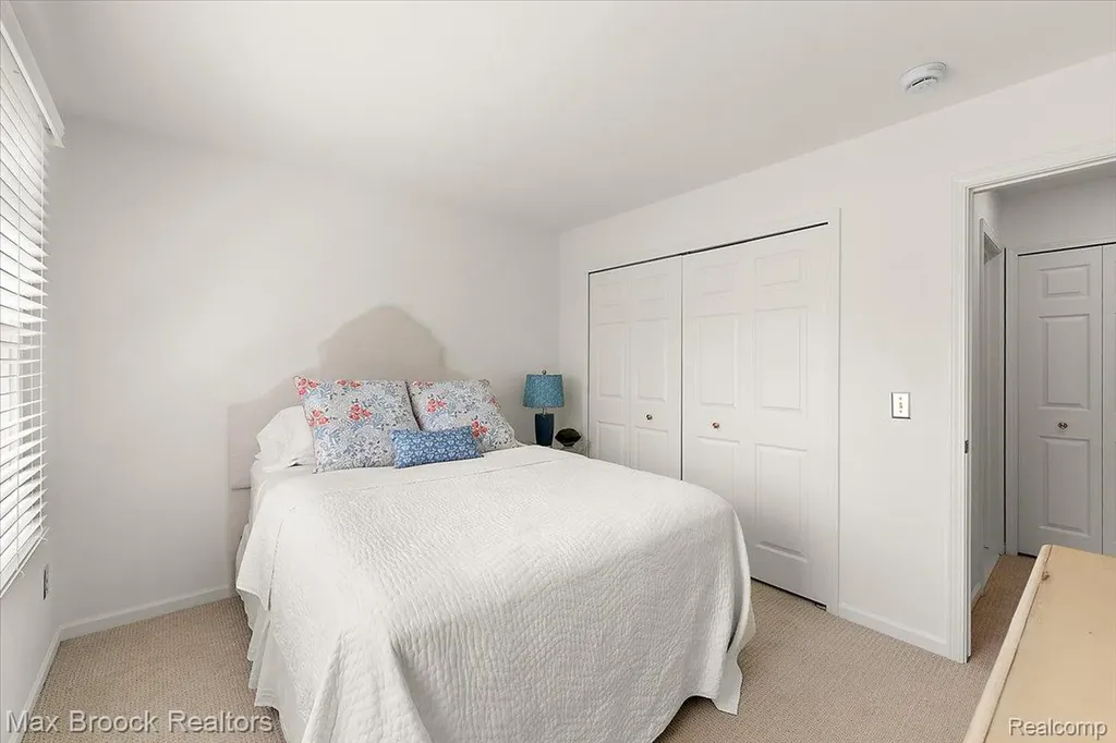 2478 Wildbrook Run Bloomfield Charter Township MI 48304