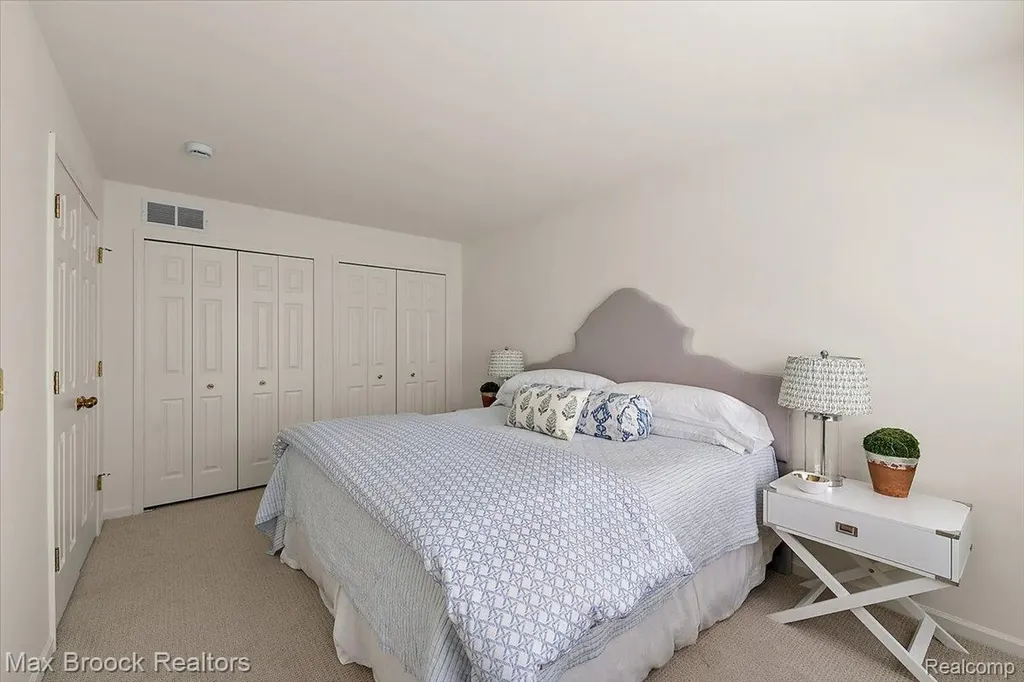 2478 Wildbrook Run Bloomfield Charter Township MI 48304