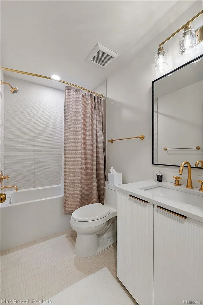 2478 Wildbrook Run Bloomfield Charter Township MI 48304