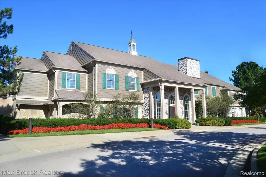2478 Wildbrook Run Bloomfield Charter Township MI 48304
