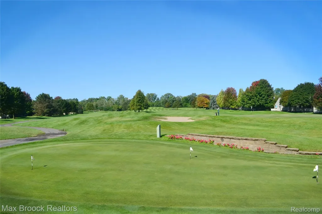 2478 Wildbrook Run Bloomfield Charter Township MI 48304