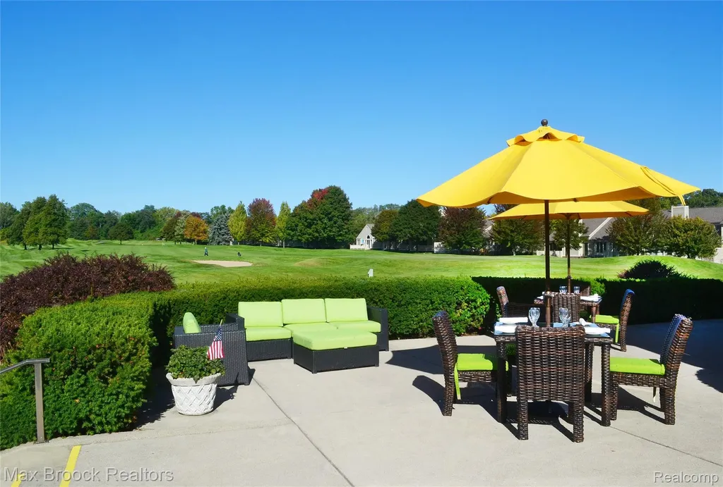 2478 Wildbrook Run Bloomfield Charter Township MI 48304