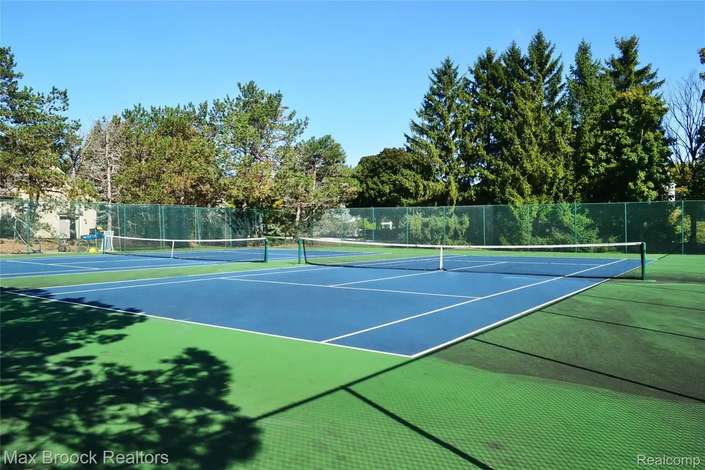2478 Wildbrook Run Bloomfield Charter Township MI 48304