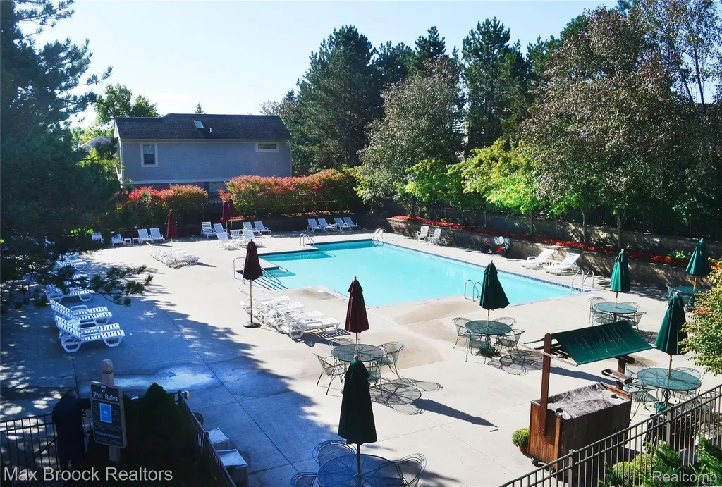 2478 Wildbrook Run Bloomfield Charter Township MI 48304