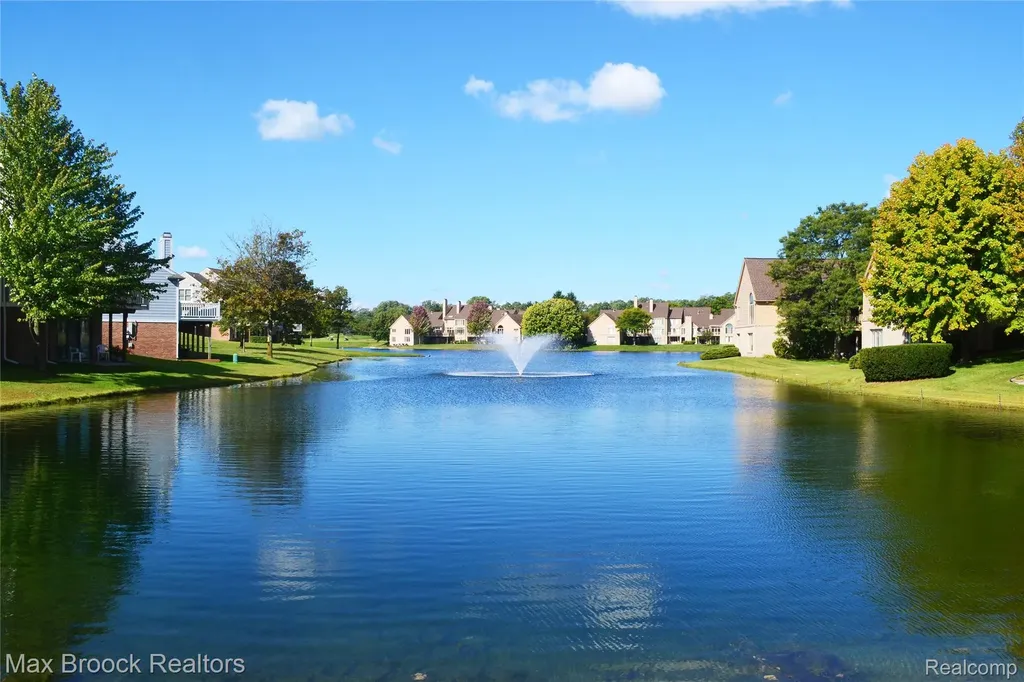 2478 Wildbrook Run Bloomfield Charter Township MI 48304