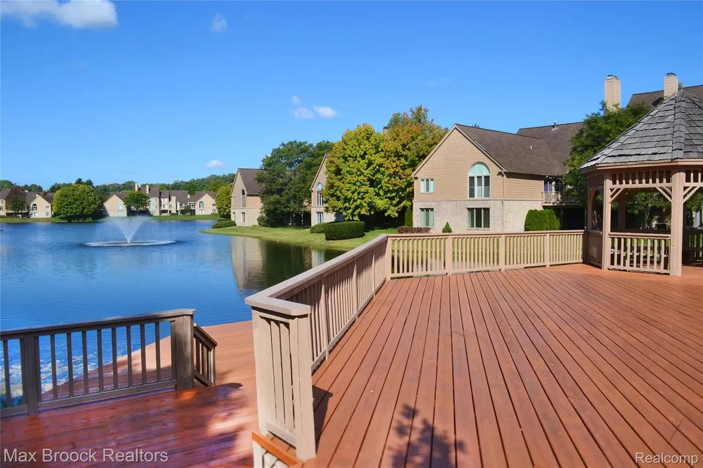 2478 Wildbrook Run Bloomfield Charter Township MI 48304
